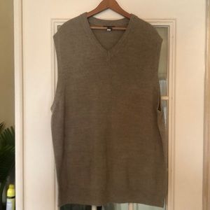 Men’s vneck sweater vest